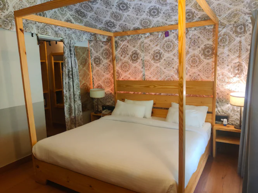 Luxury Pinewood Cottage 1