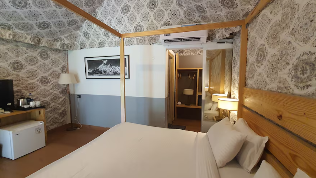 Luxury Pinewood Cottage 2