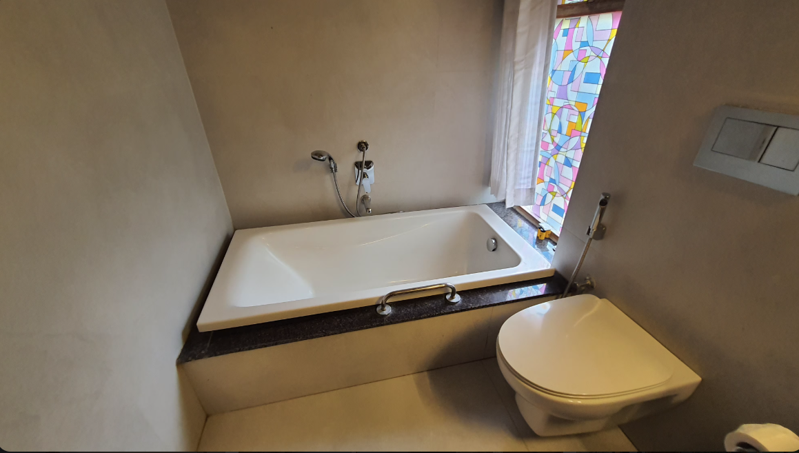 Luxury Cottage with Bathtub 5