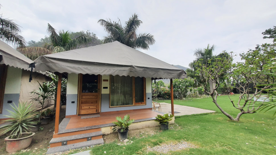 Luxury Pinewood Cottage 6