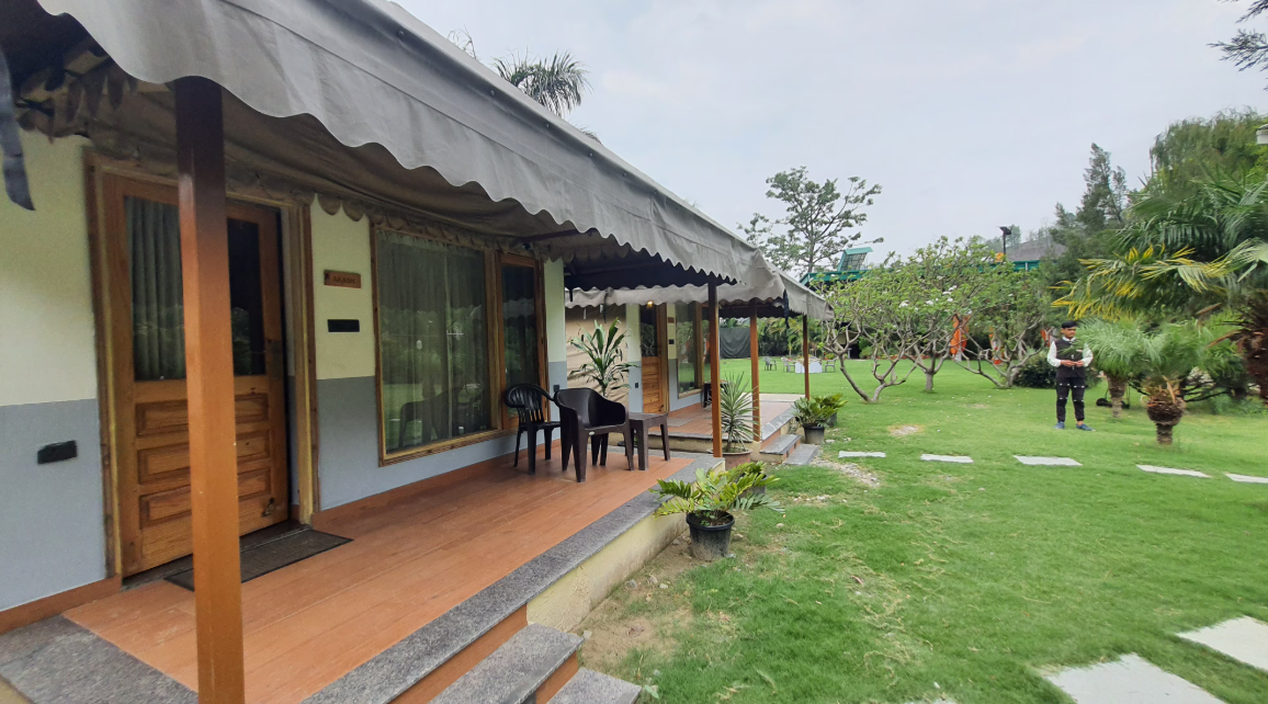 Luxury Pinewood Cottage 7